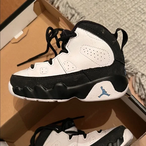 Jordan Kids White and Black Sneakers with Blue Accent - Picture 1 of 3